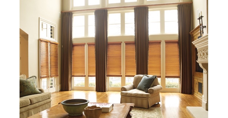 Washington DC great room with natural wood blinds and floor to ceiling drapes.